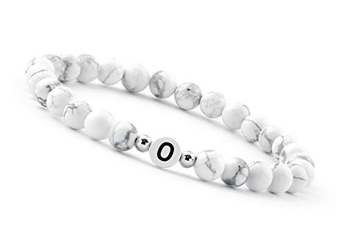 GD GOOD.designs EST. 2015 Pulseira de pérolas letra do casal branco com contas de howlita genuína I presente para o casal I pulseira personalizada para o casal
