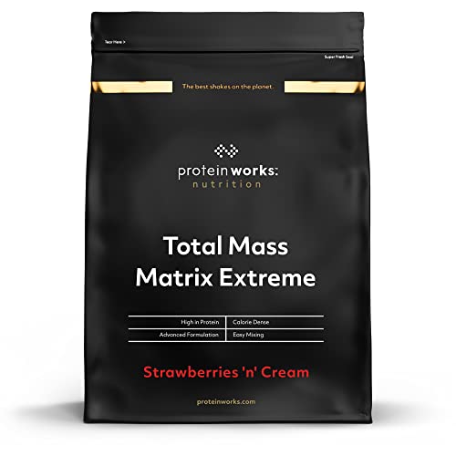 THE PROTEIN WORKS Total Mass Matrix Extreme Protein Powder, massa muscular, alta em calorias para ganhar massa, com glutamina, creatina e vitamaminas, morangos com nata, 1,325 kg