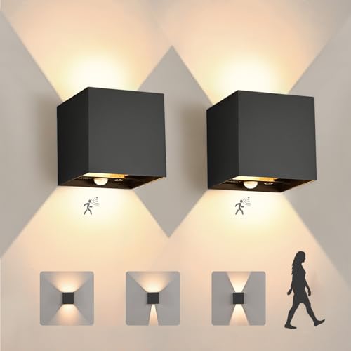 YindaLux LED Candeeiro de parede interior/exterior, IP65 aplique parede com sensor de movimento, 3000 K candeeiro com controlo tátil, candeeiro exterior feixe de luz ajustável para quarto, 2 peças