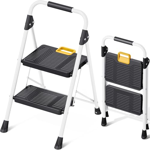 KINGRACK Escada dobrável 2 degraus, carga até 360 kg, com bloqueio de segurança, pedais largos antiderrapantes, corrimãos, escada doméstica leve de aço casa cozinha escritório armários, branco