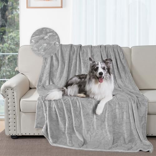 DUJUIKE Manta de cama impermeável, manta de flanela impermeável para cães, adequada para proteção de móveis de sofá-cama, manta multifuncional macia e confortável de dupla face (102 x 152 cm, cinzento