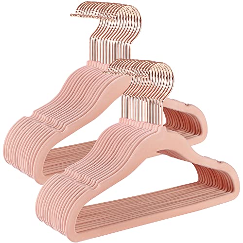 SONGMICS Conjunto de 30 cabides para crianças com ganchos rotativos a 360°, cor ouro rosa, cabides de veludo antiderrapantes para armário, quarto, rosa pastel CRF027P30