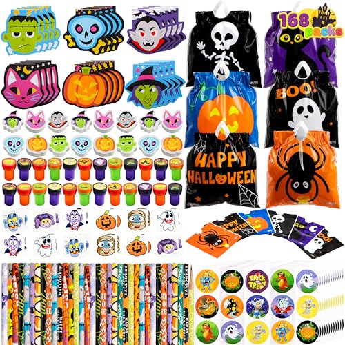JOYIN 168 unidades 24 pacotes conjunto de papelaria artesanato e arte de Halloween, presente de truque ou tratamento para crianças, saco, blocos de botas, selos, lápis, autocolantes e tatuagens
